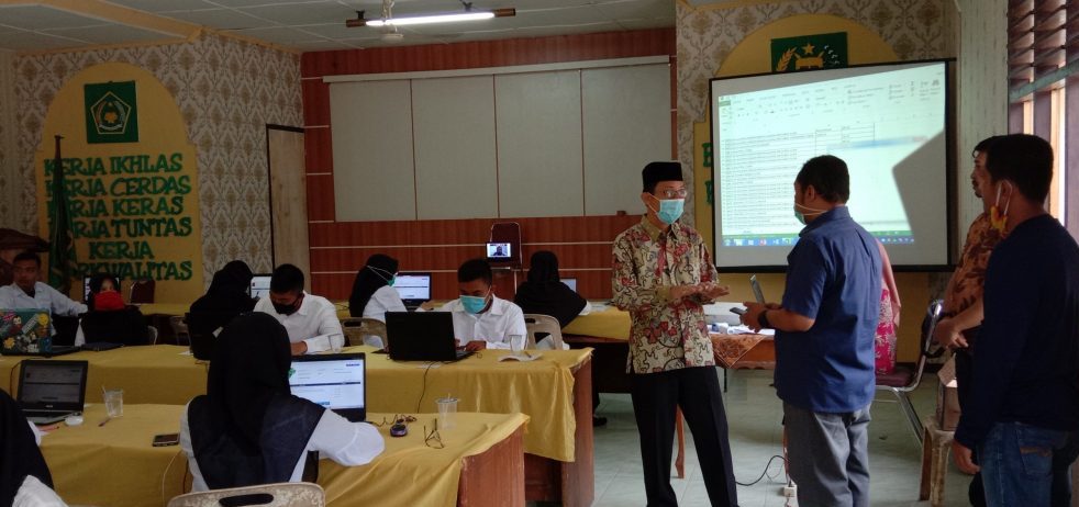 You are currently viewing Kakan Kemenag Langkat Tinjau Langsung Ujian SKB CPNS Formasi 2019 Kementerian Agama