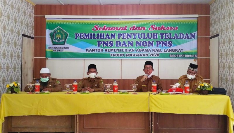 You are currently viewing Kepala Kantor Kementerian Agama Kabupaten Langkat Membuka Acara Pemilihan Penyuluh Teladan PNS dan Non PNS di Aula Kantor Kemenag Langkat