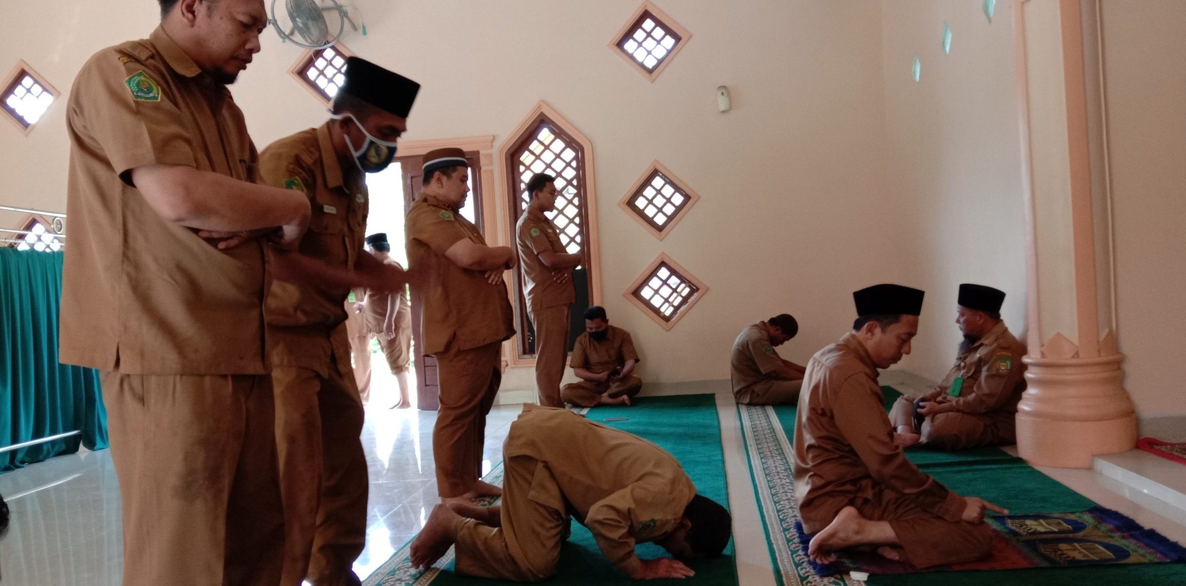 You are currently viewing Kakan Kemenag Langkat Ajak Pejabat Dan Staf Laksanakan Sholat Dhuha