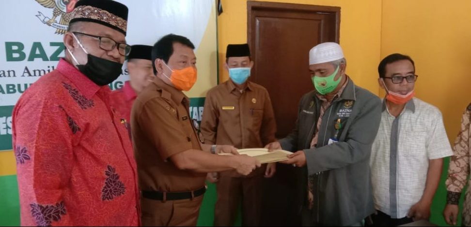 You are currently viewing Kakan Kemenag Kab. Langkat Hadiri Penyerahan SK Kepengurusan Baznas Kab. Langkat