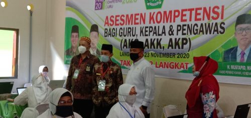 You are currently viewing Kakan Kemenag Langkat Tinjau Pelaksanaan AKG, AKK Dan AKP di MAN 2 Langkat