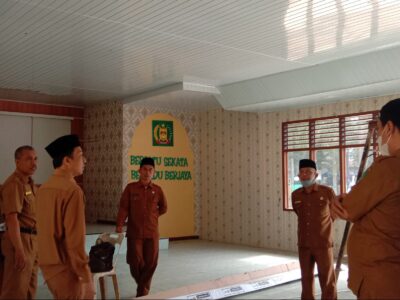 Kakan Kemenag Langkat Tinjau Perehaban Aula Pertemuan Kantor Kemenag Langkat