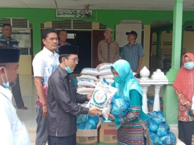 Kemenag Langkat Serahkan Bantuan Sembako Kepada Warga Korban Banjir di Kecamatan Sei Lepan