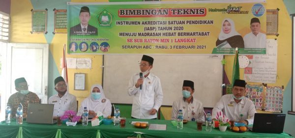 You are currently viewing Kakan Kemenag Langkat  Sosialisasikan Prokes 5M dan IASP 2020 Di MIN 1 Langkat