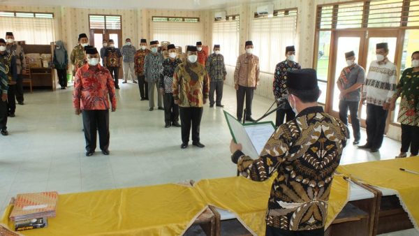 You are currently viewing Kakan Kemenag Langkat Lantik 3 Jabatan Pengawas (Struktural) dan 13  jabatan Penghulu Fungsional yang diberi tugas tambahan sebagai Kepala KUA