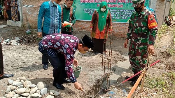 You are currently viewing Kakan Kemenag Langkat beri sambutan  dan Peletakan Batu Pertama  Pembangunan RKB MAN 3 Langkat Plus Keterampilan