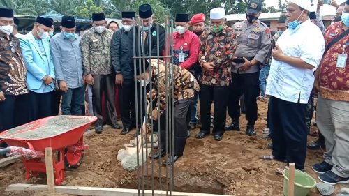 You are currently viewing Kakan Kemenag Langkat Lakukan Peletakan Batu Pertama Pembangunan Masjid Raya Al Ikhsan Kec. Kutambaru