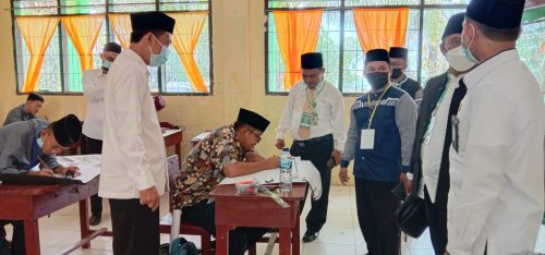 You are currently viewing Kakan Kemenag Langkat Tinjau Perlombaan Kaligrafi dan Pidato Bahasa Inggris HSN 2021