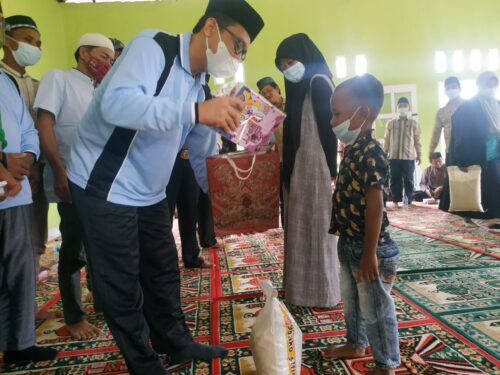 You are currently viewing Kakan Kemenag Langkat Serahkan Bantuan Kepada Masyarakat Namo Sialang Batang Serangan