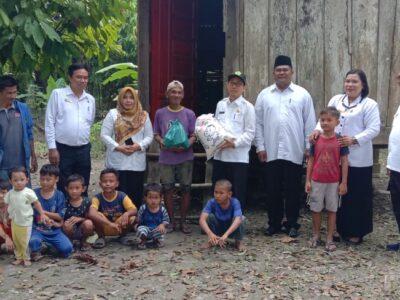 Peduli Dhuafa, Kemenag Langkat Serahkan Paket Sembako