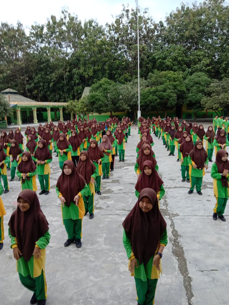 You are currently viewing Program Sabtu Sehat di MAN 3 Langkat, Guru dan Siswa Laksanakan Senam Pagi Bersama