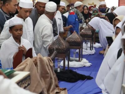 Guru PAI MAN 2 Langkat Ajak Siswa Saksikan Artefak Peninggalan Rasulullah