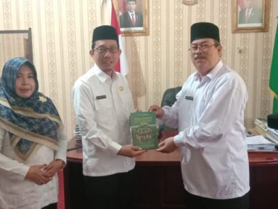 Kakan Kemenag Langkat Terima Kunjungan Penulis Buku “PERADABAN KAUM BIROKRAT”