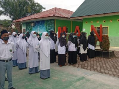 Pembina Osim MAN 2 Ajak Siswa Jaga Kebersihan