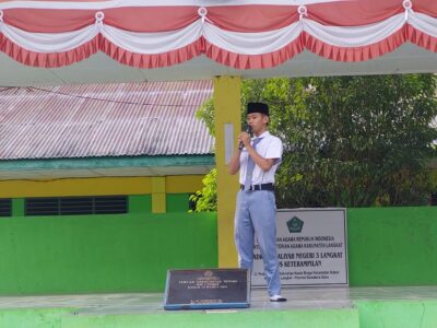 Siswa Ceritakan Kisah Umar bin Khattab dan Bilal bin Rabbah di Rabu Pagi “Madrasah Berkisah”