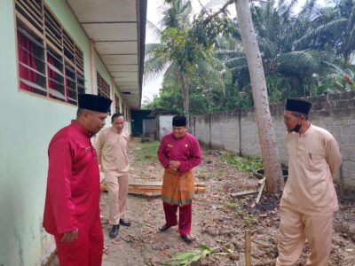 Kamad Bersama Wakamad Tinjau Persiapan Renovasi Ruang Guru MAN 3 Langkat