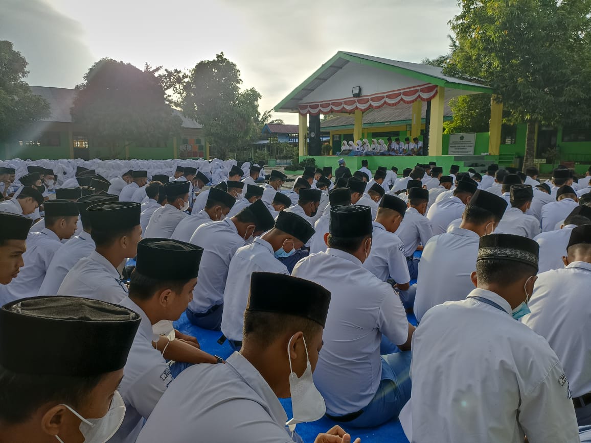 You are currently viewing Lantunan Dzikir dan Shalawat Bergema Pada Selasa Pagi di MAN 3 Langkat