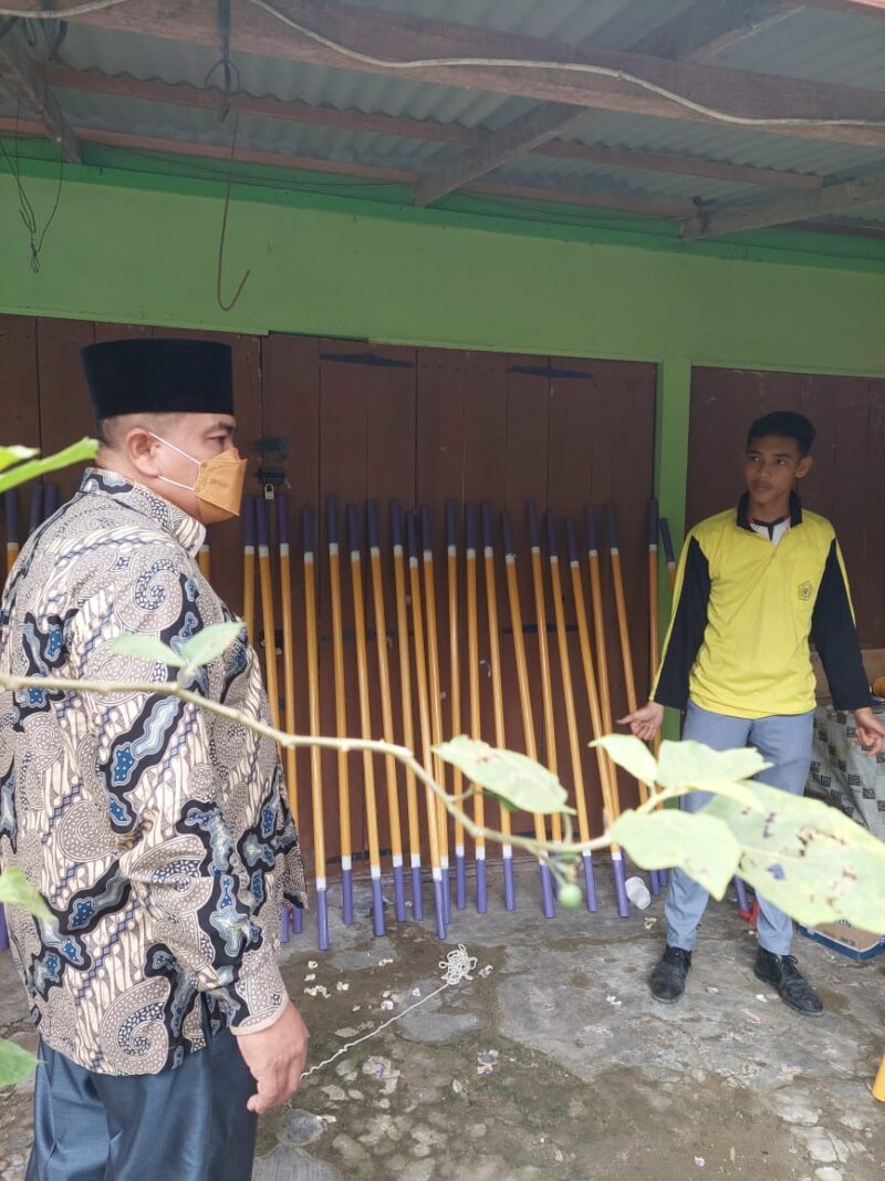 You are currently viewing Jelang Perlombaan Pramuka, Kamad Cek Persiapan Peralatan Regu Pramuka MAN 3 Langkat