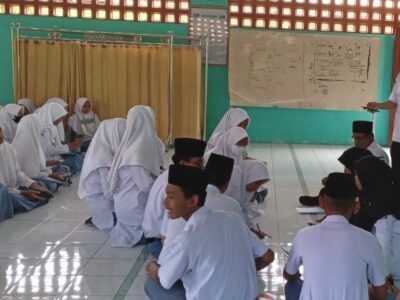 Tim Penjaringan SNMPTN MAN 2 Langkat Beri Arahan Siswa Eligible