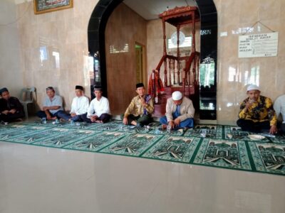 Ka. Kua Salapian Beri Pembinaan Nazir Masjid/BKM Se Kecamatan Salapian.