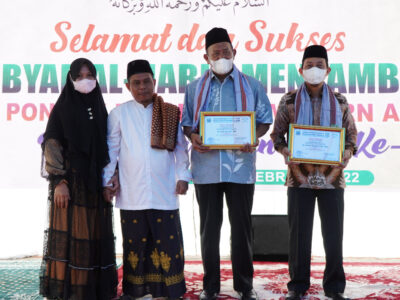 Kakan Kemenag Langkat Terima Penghargaan dari Ponpes Al Habib