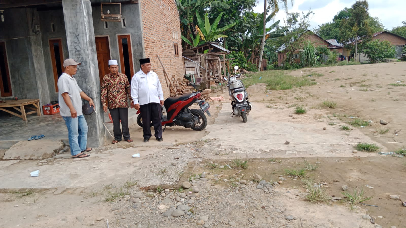 You are currently viewing Pastikan Keabsahan AIW, Ka.KUA Sei Bingai Tinjau Langsung Lokasi Tanah Wakaf