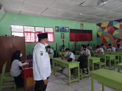 Kamad Pantau Hari Pertama Pelaksanaan PAT dan PTS Semester Genap di MAN 3 Langkat