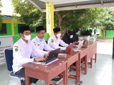 Pastikan Kelancaran PAT dan PTS, Tim IT CBT MAN 3 Langkat Standby Monitoring Ujian