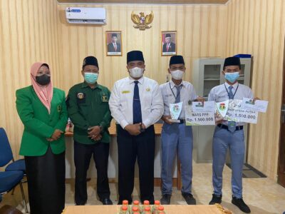 Siswa MAN 3 Langkat Terima Penghargaan Juara Lomba Marhaban Putra Tingkat Provinsi