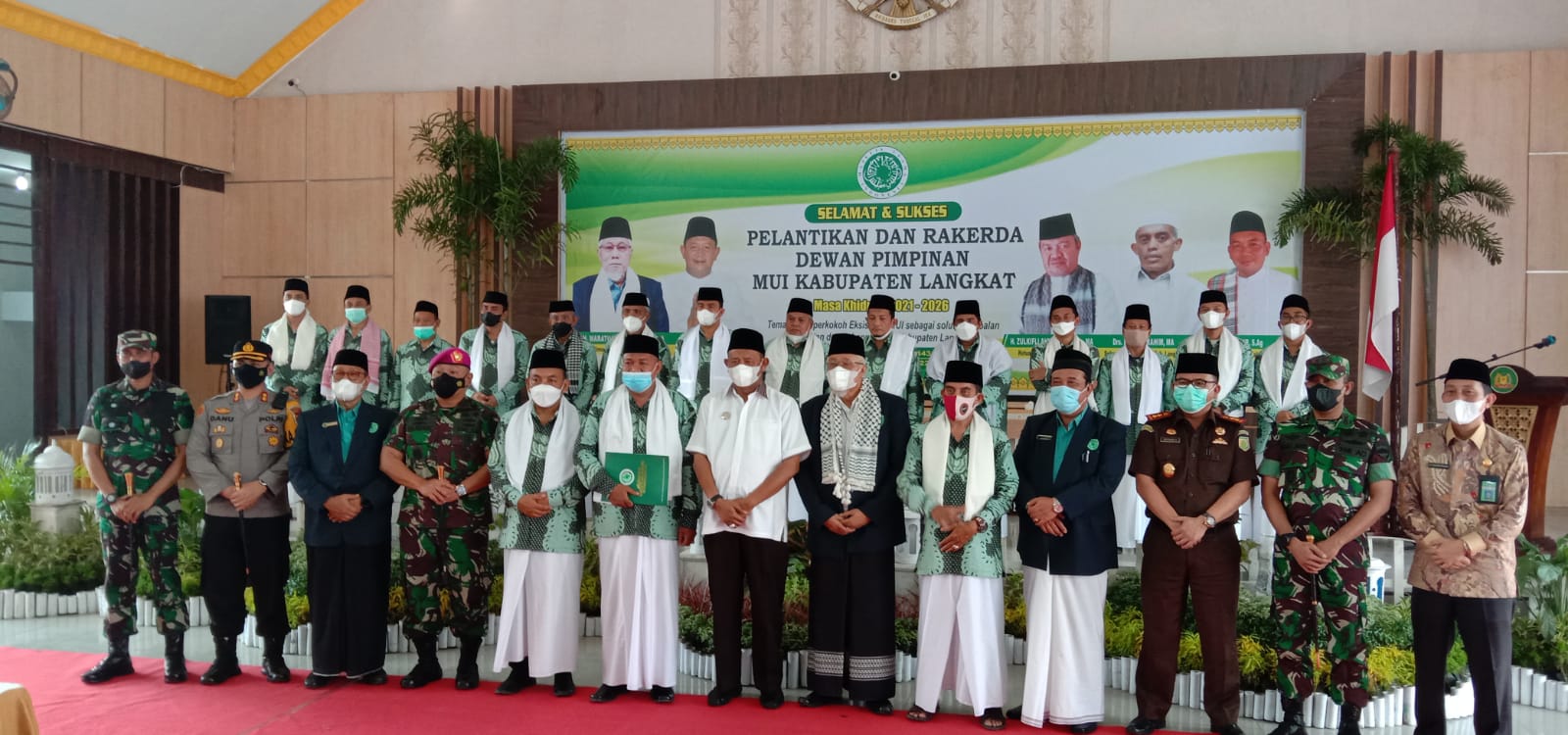 You are currently viewing Kakan Kemenag Langkat Hadiri Pelantikan DP MUI Langkat Masa Khidmat 2021-2026