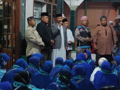 Ka. KUA Salapian Wakili Kakan Kemenag Langkat Lepas 80 Jamaah Umroh