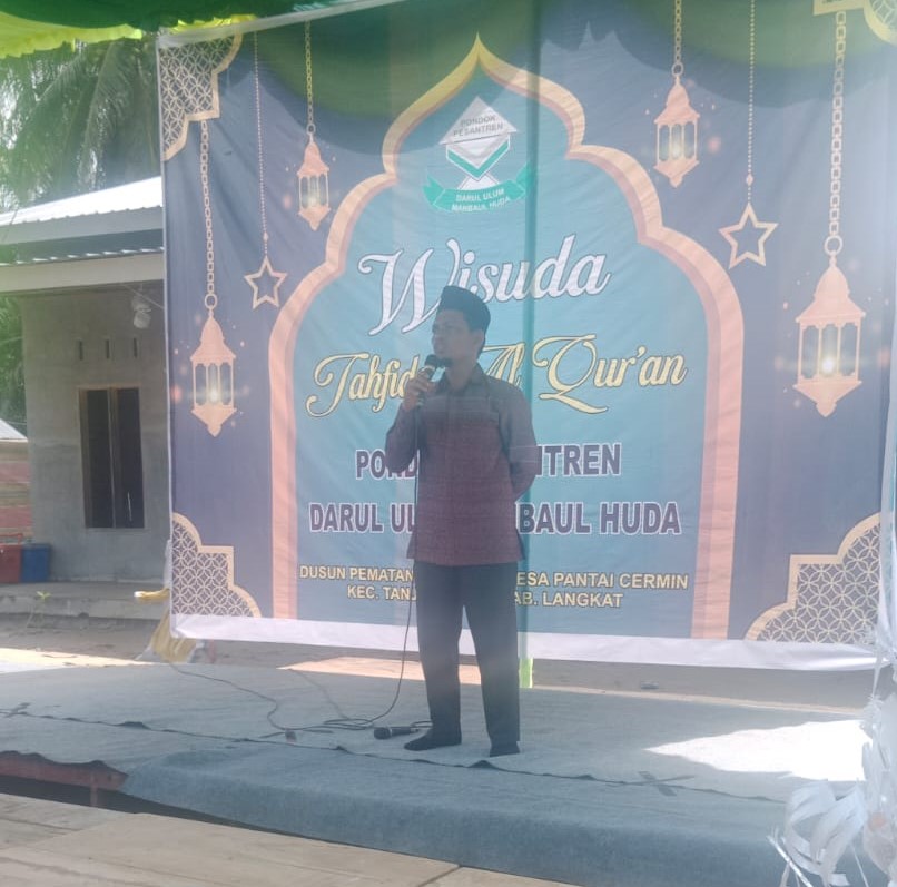 You are currently viewing Kasi PD Pontren Kemenag Langkat Hadiri Wisuda Tahfizul Qur’an Pontren Salafiyah Darul Ulum Manbaul Huda