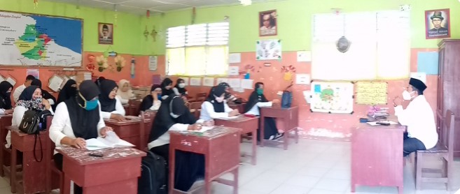 You are currently viewing Kamad MIN 1 Langkat Menggelar Rapat Evaluasi Kinerja Guru dan Staf