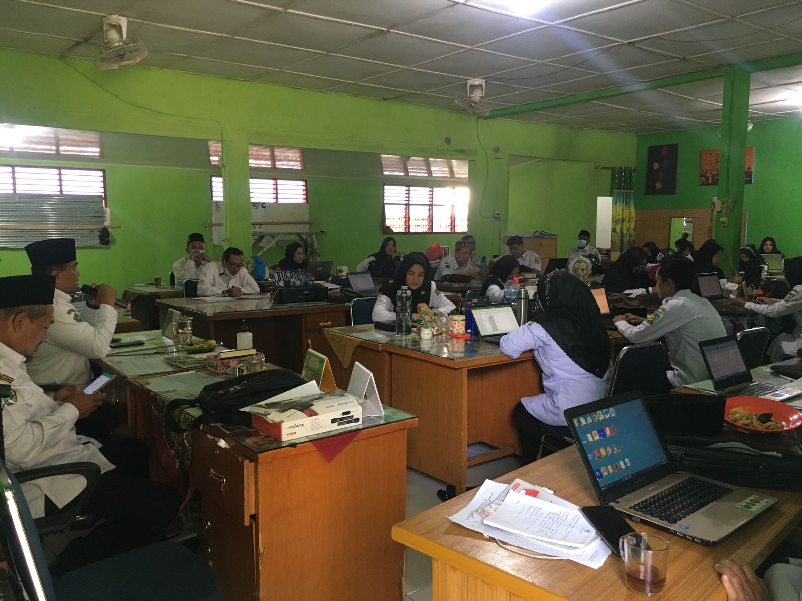 You are currently viewing Kepala MAN 3 Langkat Pimpin Rapat Koordinasi Bersama Seluruh Dewan Guru