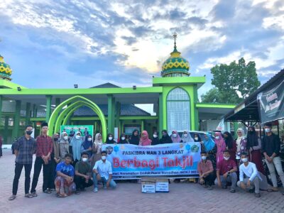 Indahnya Ramadhan, Paskibraka MAN 3 Langkat Berbagi Takjil dan Paket Ifthar