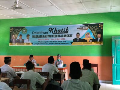 MAN 3 Langkat Gelar Pelatihan Khatib Muda Bagi Siswa Kelas X dan XI