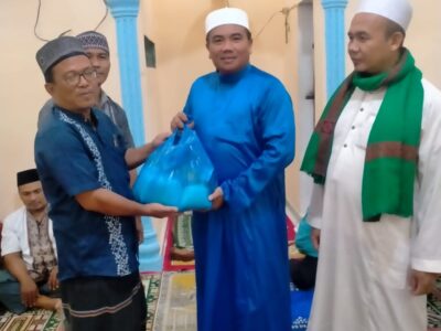 Momentum Bulan Ramadhan, Tim Safari Ramadhan MAN 3 Langkat Berbagi Paket Sembako