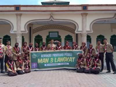 Gerakan Pramuka MAN 3 Langkat Berbagi Takjil Dan Paket Sembako