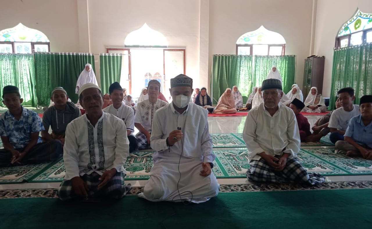 You are currently viewing Ka. KUA Salapian Bersama Masyarakat Namu Datuk Laksanakan Sholat Tasybih