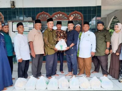 KUA Salapian Terima 100 Paket Peduli Dhuafa dari BAZNAS Langkat