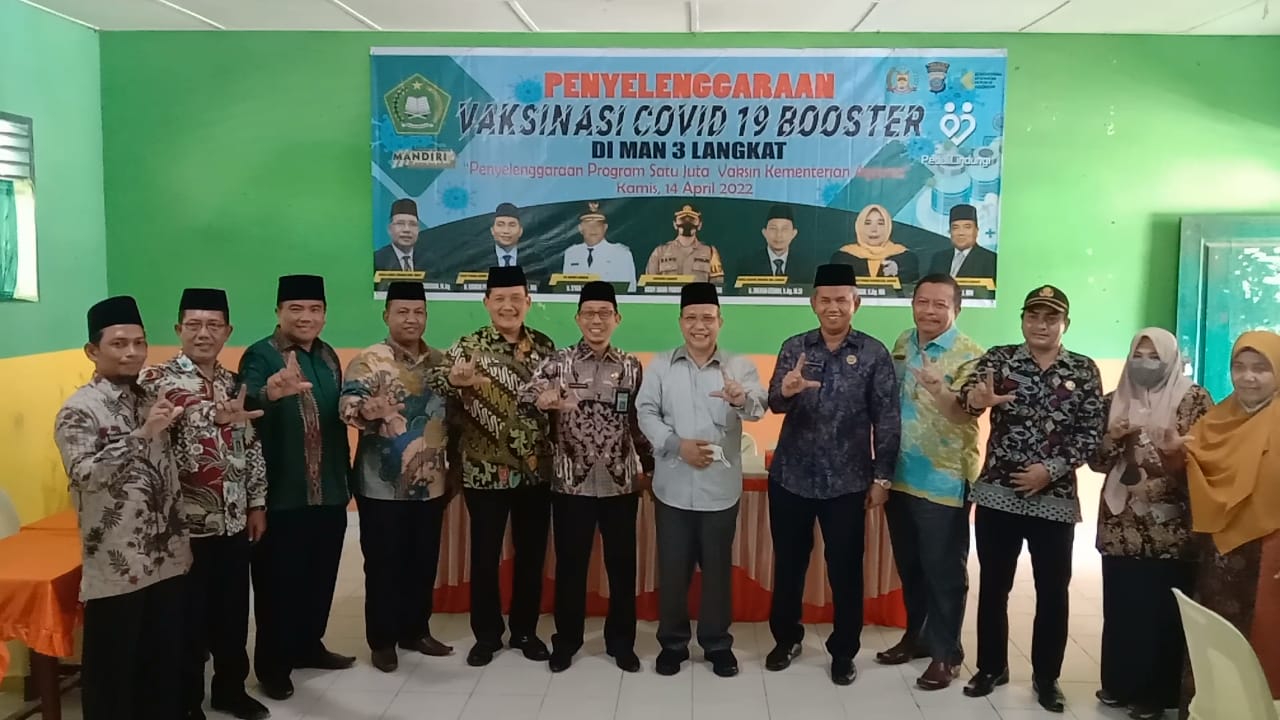 You are currently viewing Kemenag Langkat Dukung dan Sukseskan Program Satu Juta Vaksinasi Booster