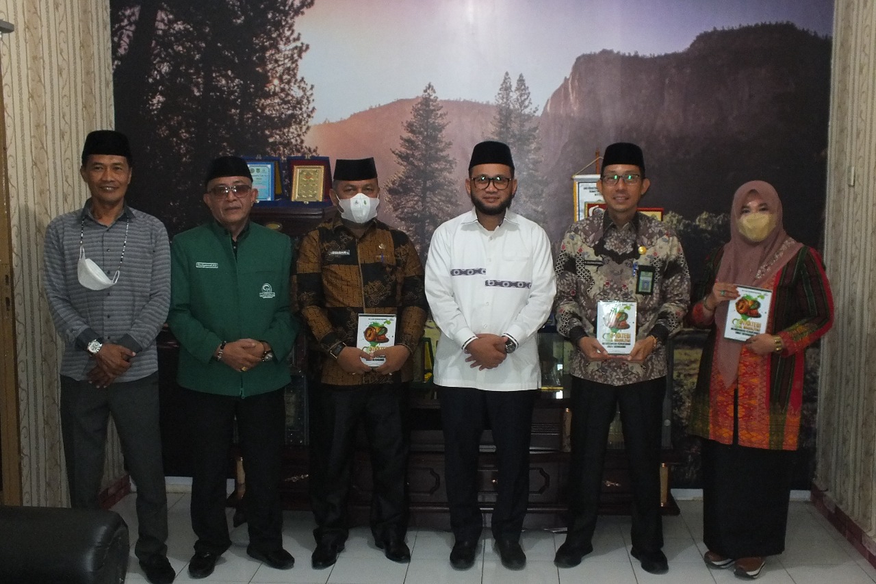 You are currently viewing Kakan Kemenag Langkat Terima Kunjungan Ketua Al Washliyah Sumut