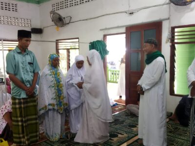 KA. KUA Salapian Pimpin SholatTasbih dan Penyantunan Anak Yatim