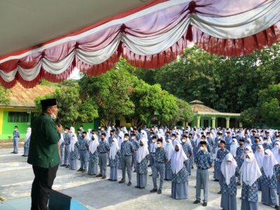 Kepala MAN 3 Langkat Pimpin Apel Perdana Bersama Siswa Pasca Libur Lebaran