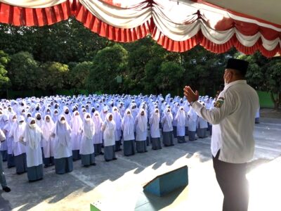 Gelar Apel Pagi, Kepala MAN 3 Langkat Berikan Arahan Untuk Tingkatkan Kedisiplinan