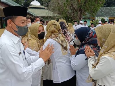 Usai Apel Pertama Pasca Lebaran 1443 H, Pejabat dan ASN Kemenag Langkat Bermaafan