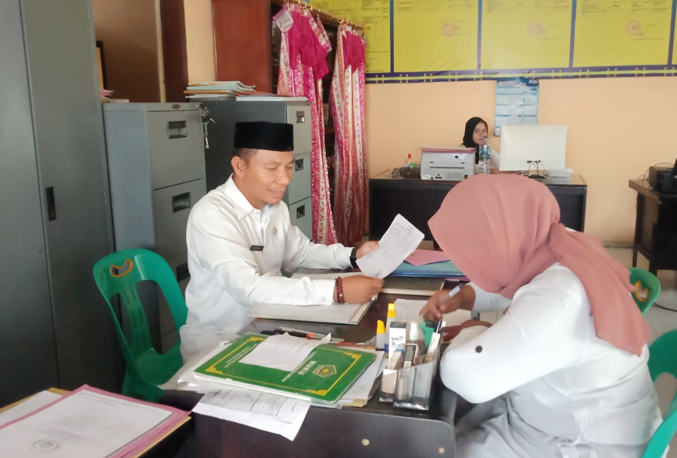 You are currently viewing Optimalisasi Pelayanan di KUA Salapian Pasca Libur Idul Fitri 1443 H