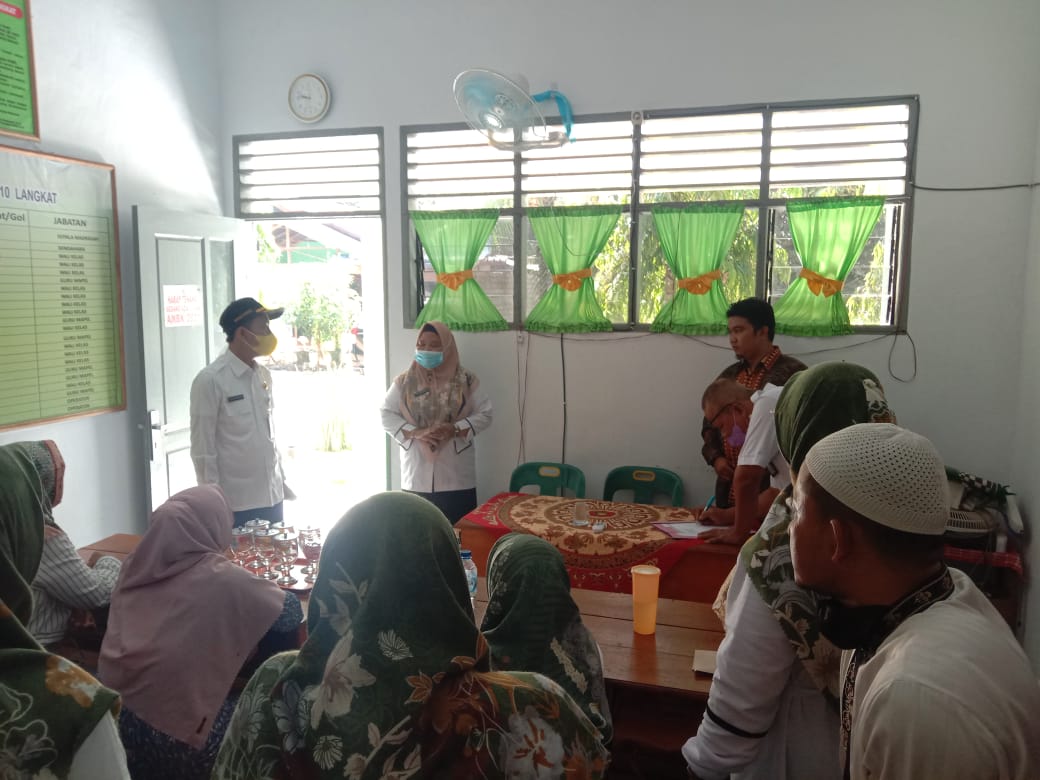 You are currently viewing Sidak Kehadiran ASN MIN 10 Langkat, Kakan Kemenag Langkat Beri Pembinaan