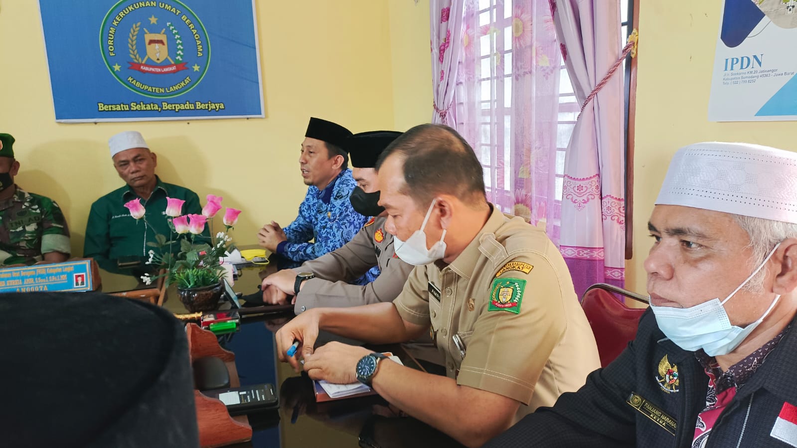 You are currently viewing Kakan Kemenag Langkat Hadiri Rapat Koordinasi Antar Umat Beragama di Kabupaten Langkat