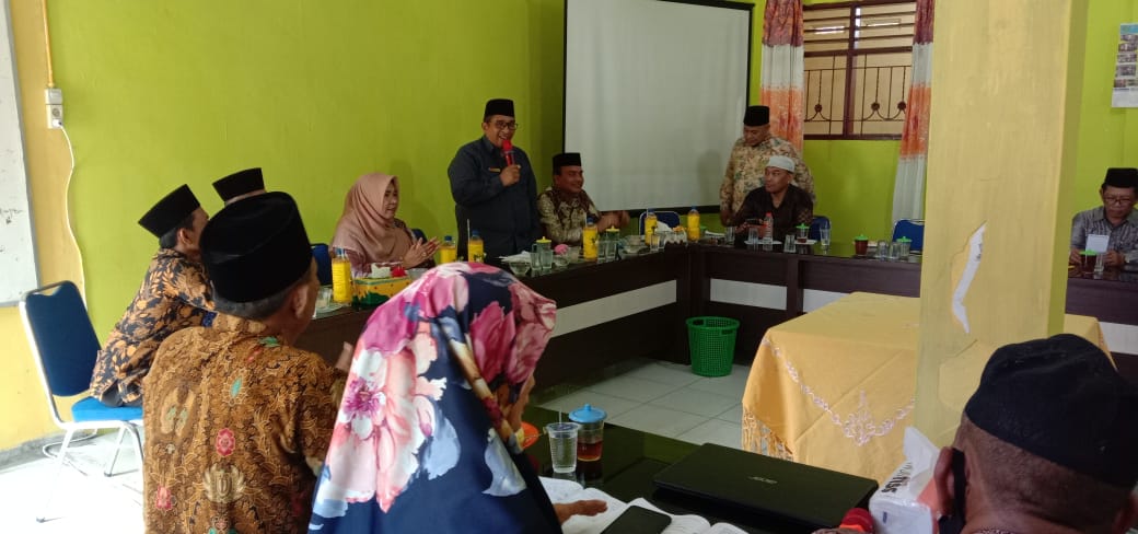 You are currently viewing Beri Pembinaan Pokjawas, Kakan Kemenag Langkat : Pengawas Harus Menjadi Virus Positif Yang Menularkan Kebaikan dan Kompetensi